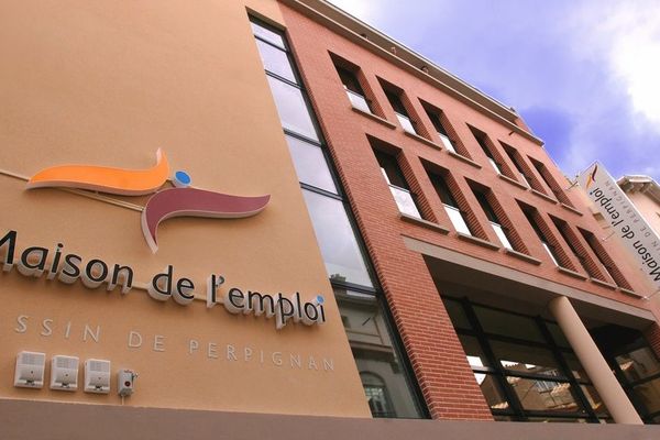 Après neuf ans d'existence , la maison de l'emploi et de l'entreprise va fermer ses portes . 