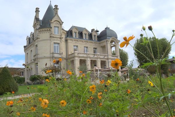 Comme ce château-hôtel, de nombreux professionnels du tourisme craignent des vacances en demie teinte.