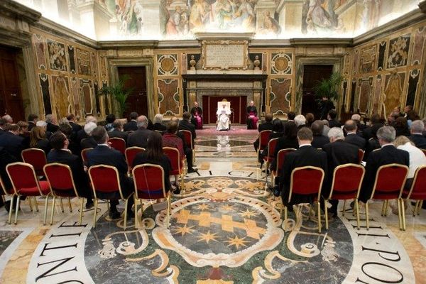 Le Pape François reçoit au Vatican une délégation de parlementaires français (15 juin 2013)