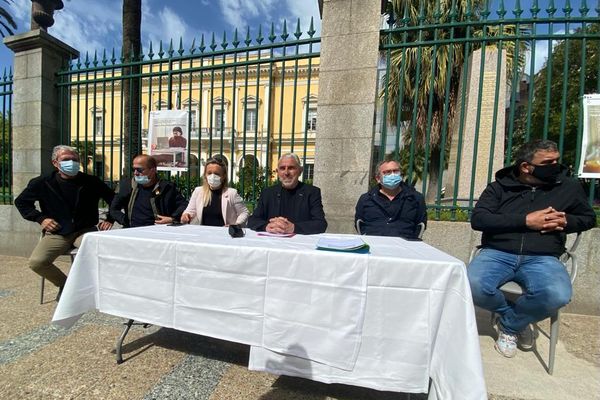 La tenue de la conférence de presse devant la préfecture de région était "symbolique", indique César Filippi, président de la fédération.