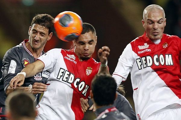  Jean Baptiste Pierazzi , à gauche, lors de la rencontre Monaco (ASM) vs Ajaccio (ACA) le 8 décembre 2013  