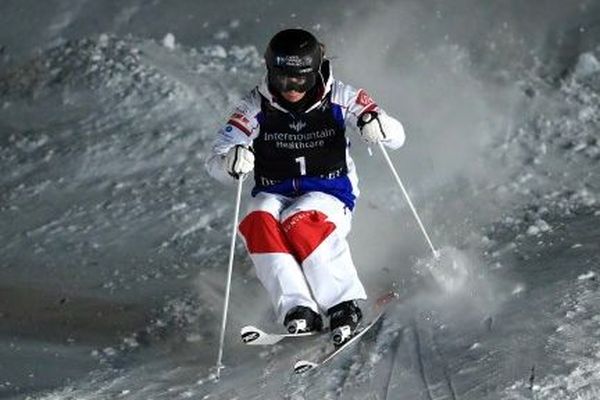 Perrine Laffont pendant la finale dames des Mondiaux de ski de bosses à Park City, dans l'Utah.