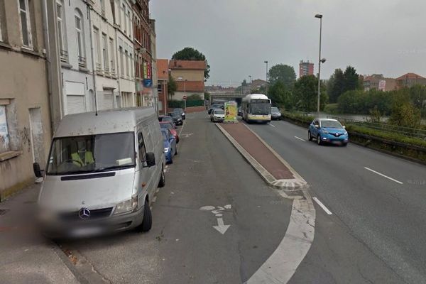 La jeune fille a été prise à partie près de la gare de Dunkerque, Quai de Mardyck.