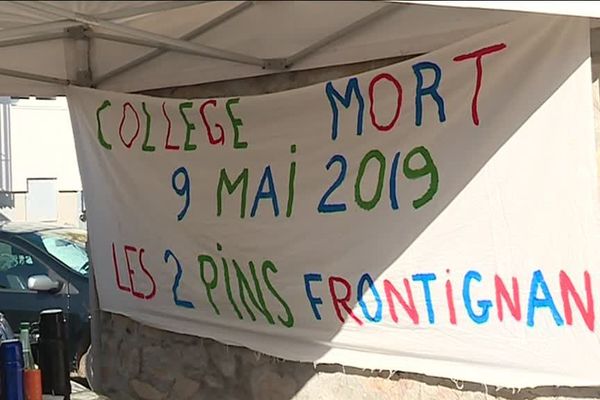 Le collège des Deux Pins, à Frontignan (Hérault), proteste contre les réformes dans l'Education Nationale