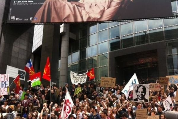 Le rassemblement a débuté sur la place de la Bastille en début d'après midi