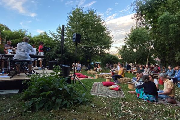 Après le succès de la première édition, les Concerts au jardin, reviennent, à Limoges, jusqu'à la fin du mois d'août 2023.