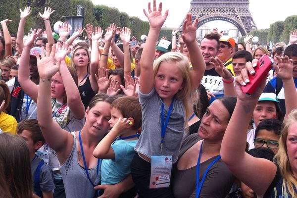 1200 enfants de Loire-Atlantique ont visité Paris aujourd'hui pour la journée des oubliés des vacances avec le Secours Populaire