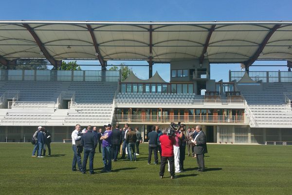 Les membres de la délégation de l'équipe de football de Slovaquie ont pu apprécier la pelouse flambant neuve du stade Darragon. Un entraînement public est programmé le 7 juin. 