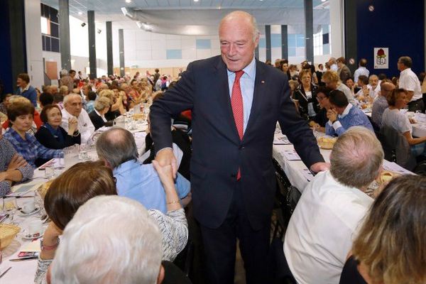 Alain Rousset en campagne à Mugron dans les Landes