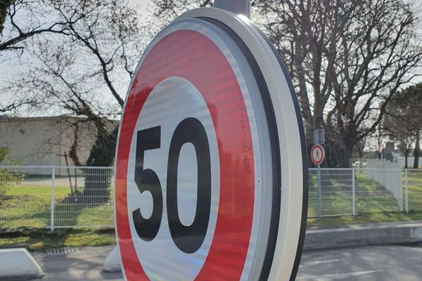 Les panneaux de signalisation informeront les automobilistes des conditions météo défavorables sur leur trajet.