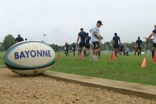 Les clubs sont obligés de mettre en place des sessions d'entraînements allégées, plus favorables à la récupération.