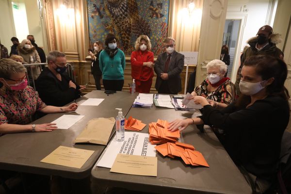 Lors du dépouillement à Menton, le 30 janvier.