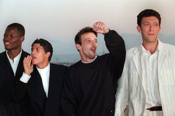 Hubert Koundé, Saïd Taghmaoudi, Mathieu Kassovitz et Vincent Cassel présentent le film La Haine au Festival de Cannes le 28 mai 1995.