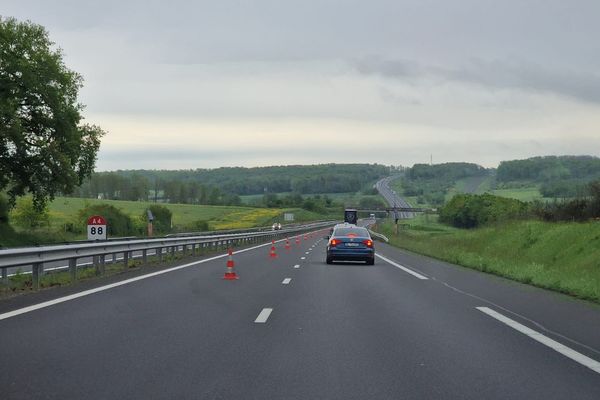 Depuis début avril, la voie de gauche est fermée sur l'A4 sur 31 kilomètres pour entretien ce qui oblige à rouler à 80 km/h derrière les camions.