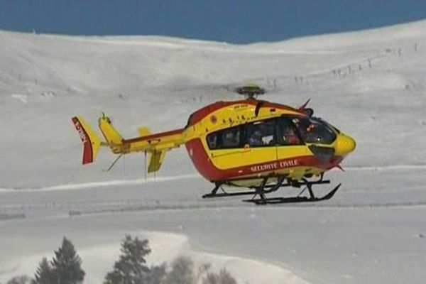 Le domaine nordique de Prat-de-Bouc/Le Ché se trouve sur la commune de Valuéjols (15). Un hélicoptère de la Sécurité Civile a été appelé en renfort pour survoler la zone.