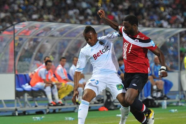 Aurélien Chedjou (LOSC) et André Ayew (OM)