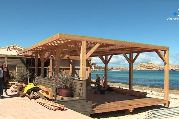 Sept commerces de l'île rousse ont dû détruire tout ou une partie de leurs locaux pour reconstruire des structures démontables.