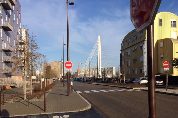 Nantes du côté du pont Tabarly sur l'île.