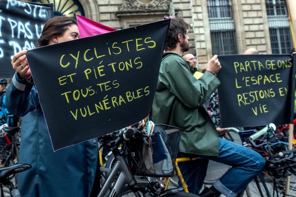 Des rassemblements ont lieu partout en France, en mémoire de Paul Varry tue par un automobiliste, et pour dénoncer les violences motorisées.