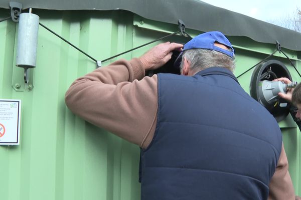 Ce méthaniseur de Noth est installé depuis cinq ans ; trois agriculteurs ont emprunté deux millions d’euros pour le construire. Ces professionnels ont été attirés par l’écologie, les subventions publiques importantes et le gain potentiel.