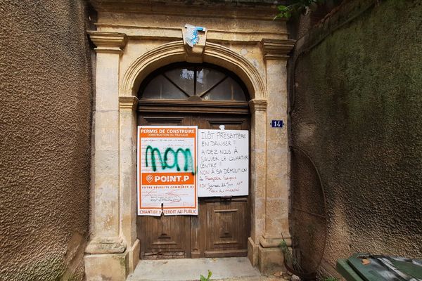 La polémique enfle à Saint-André-de-Sangonis, au nord ouest de Montpellier dans l'Hérault entre le maire et une partie des villageois opposés à la destruction du bâtiment.