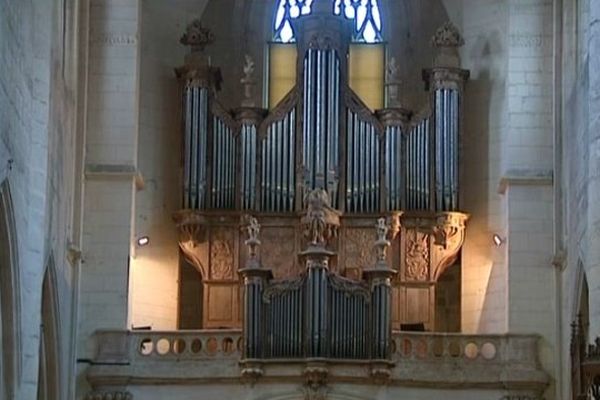 Le grand orgue de la cathédrale de Saintes (17)