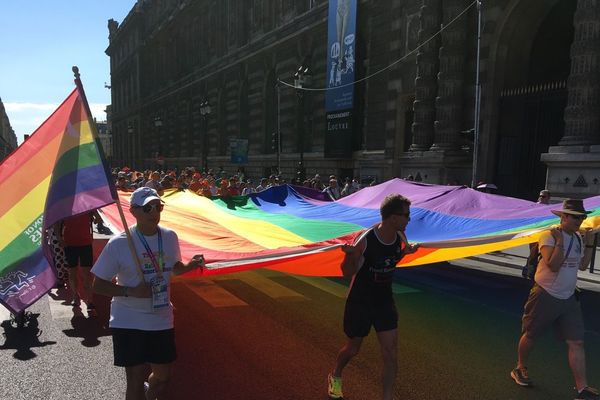 La Rainbow Run, la course des Gay Games en hommage aux personnes disparues à cause du Sida.