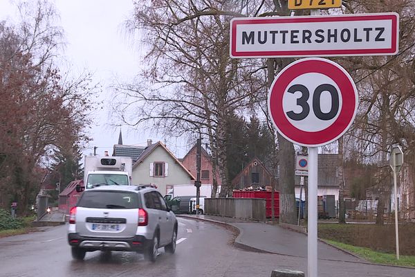 Depuis décembre 2023, le village de Muttersholtz (Bas-Rhin) impose une limitation de vitesse à 30 km/h sur l'ensemble du village.