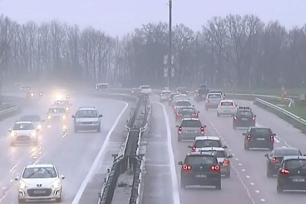 Pluie abondante et trafic chargé sur l'A6 dans l'Yonne