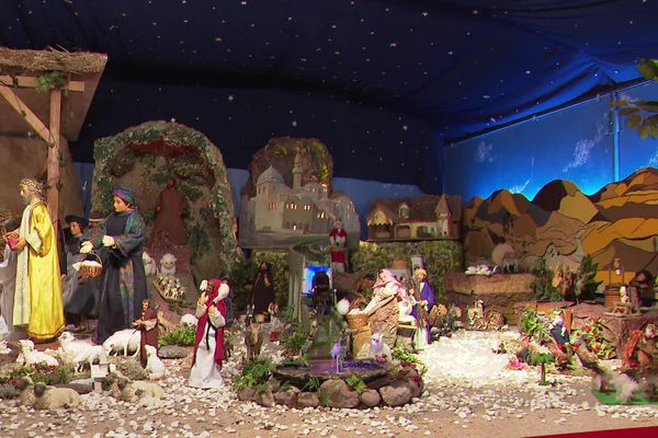 La basilique Notre-Dame-de-Marceille, à Limoux, à une vingtaine de kilomètres au sud-ouest de Carcassonne dans l'Aude, abrite une exposition de crèches de Noël artisanale jusqu'à fin janvier 2024.