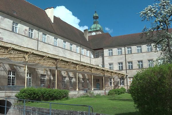 Le collège privé va quitter l'abbaye pour les bâtiments de l'ancien collège public de Luxeuil.