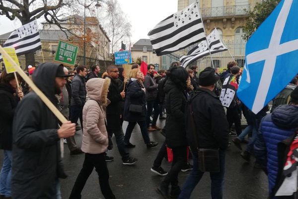 Près de 700 personnes ont défilé à Rennes pour réclamer une consultation populaire sur une Bretagne à 5 départements