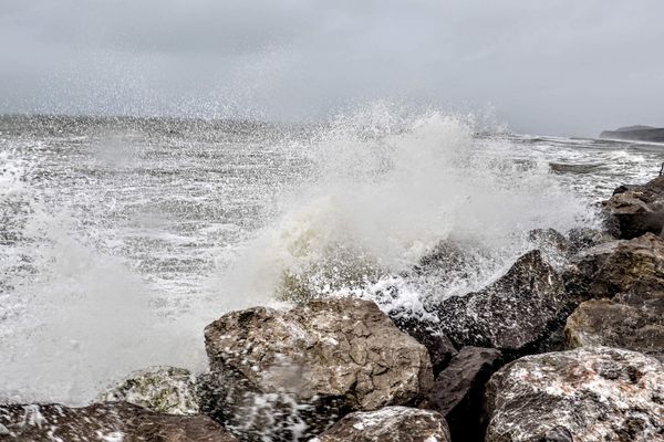 Des vents violents sont attendus sur les côtes et dans les terres.