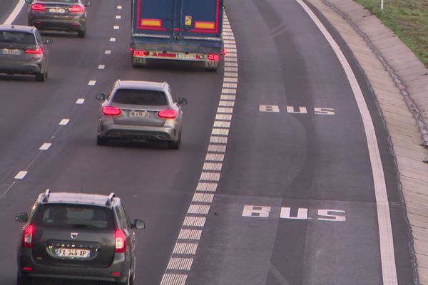 les bus et cars de l'agglomération rennaise autorisés à emprunter la bande d'arrêt d'urgence sur les 4 derniers kilomètres entre Nantes et Rennes.