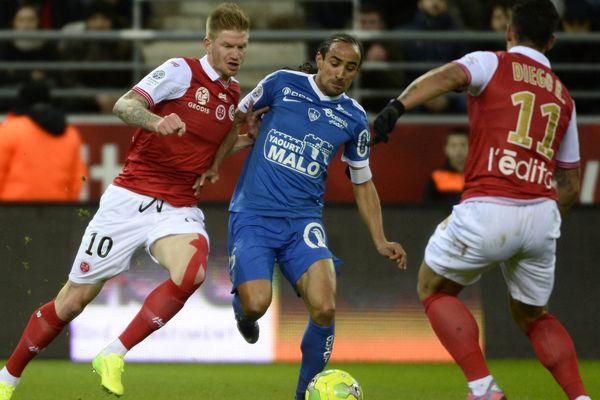 Gaëtan Charbonnier s'est blessé au ligament croisé antérieur du genou gauche face à Brest. Sa saison devrait se finir sur cette blessure.