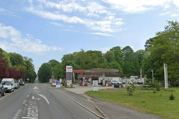 Le drame s'est produit aux abords de la station-service sur l'avenue de Compiègne, à Senlis (Oise).