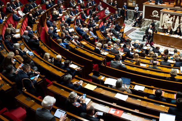 Suite à la dissolution de l'Assemblée nationale, retour aux urnes le 30 juin et le 7 juillet pour élire les 577 députés en France