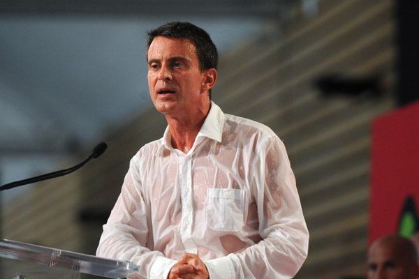 Manuel Valls, à l'université d'été du PS à La Rochelle, a appelé la gauche à s'unir dès le premier tour des régionales. 