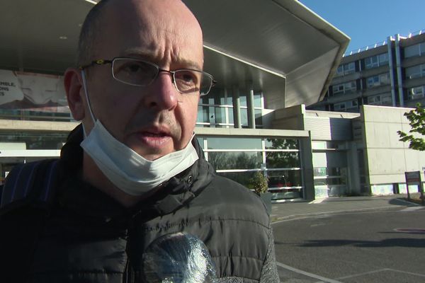 Franck Decamp, médecin volontaire venu de Pau pour aider les soignants à hôpital de Mulhouse