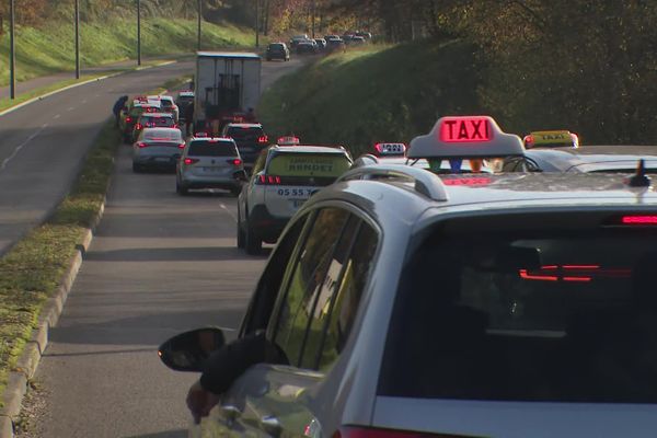 Si les dispositions de la nouvelle convention avec l’Assurance maladie sont adoptées, les taxis craignent une baisse de leur chiffre d’affaires de 25 à 40 %.