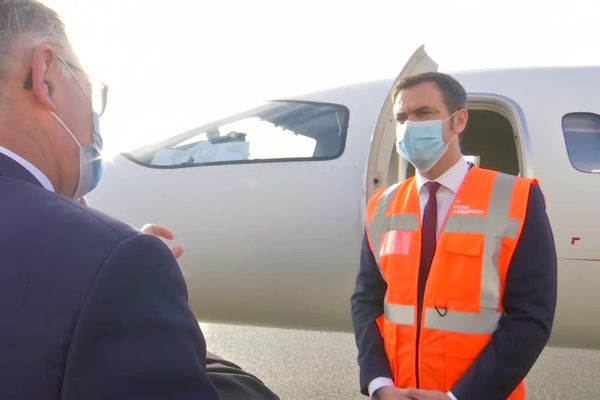 Olivier Véran, le ministre de la santé à Lyon pour évoquer les transferts de patients et une situation toujours tendue dans les services de réanimation en Auvergne-Rhône-Alpes