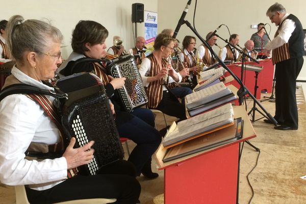 "Cool Musique" un orchestre rezéen de 27 musiciens de 19 à 84 ans !