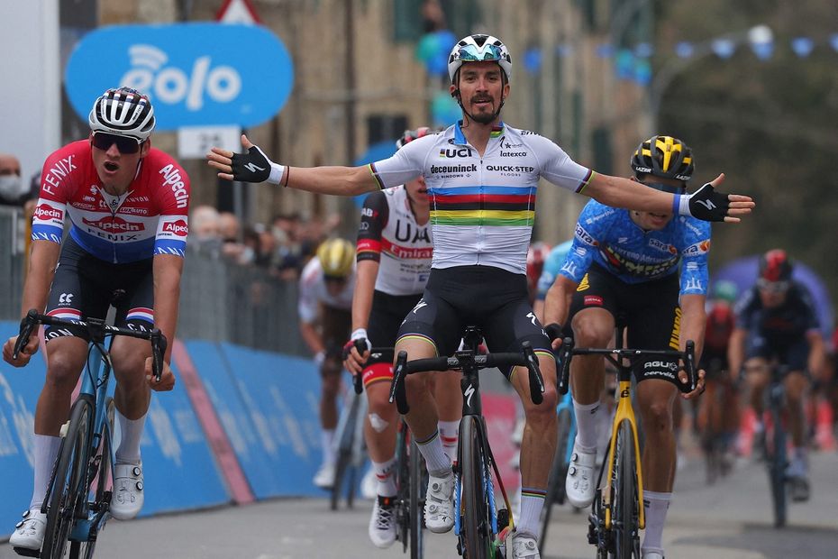 Julian Alaphilippe wins the 2nd stage