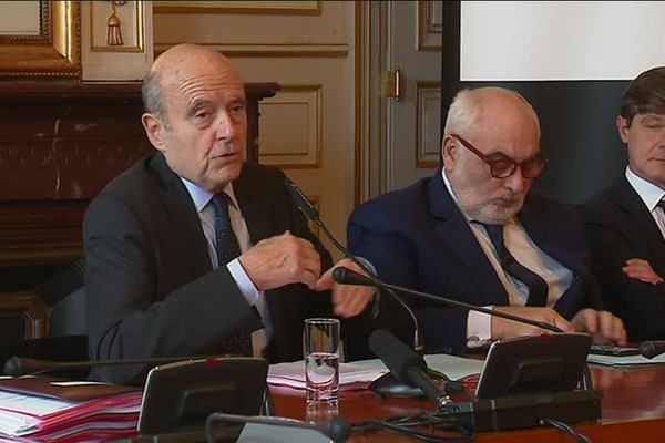 Alain Juppé a annoncé ses mesures en faveur des commerçants lundi 17 décembre en conseil municipal.