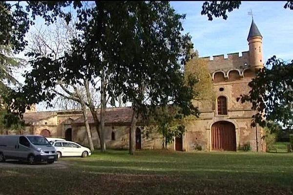 Le château de Caumont, à Cazaux-Savès dans le Gers.