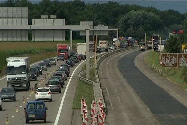 Sur l'A35, la circulation ne s'effectue plus que sur une seule voie