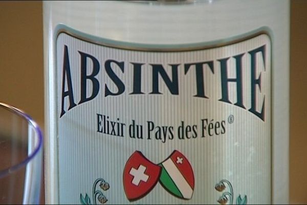 L'office fédéral de l’agriculture a attribué la mention Indication Géographique Protégée à l'absinthe. Les opposants ont un mois pour déposer un recours.