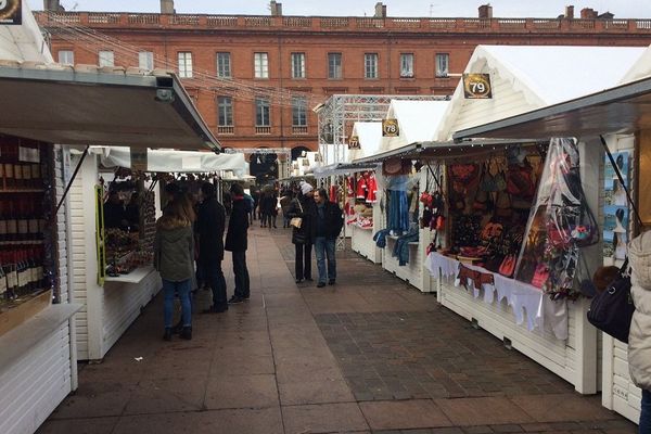 Au marché de Noël de Toulouse, ce mardi matin.