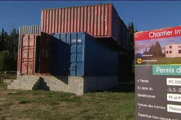 Huit containers assemblés...Et voici "l'ossature" de la maison de Loïc et Julie à Saint-Laurent-les-Arbres (Gard)