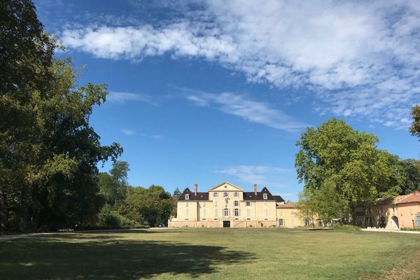 Le château de Pont-de-Veyle date du XVIIIe siècle.